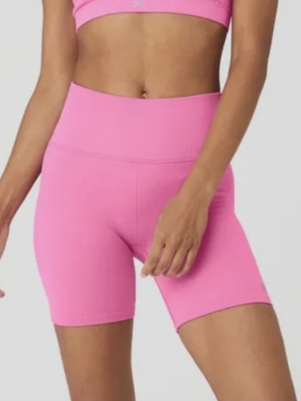 NWOT- ALO Yoga  5" Seamless Ribbed Favorite Short